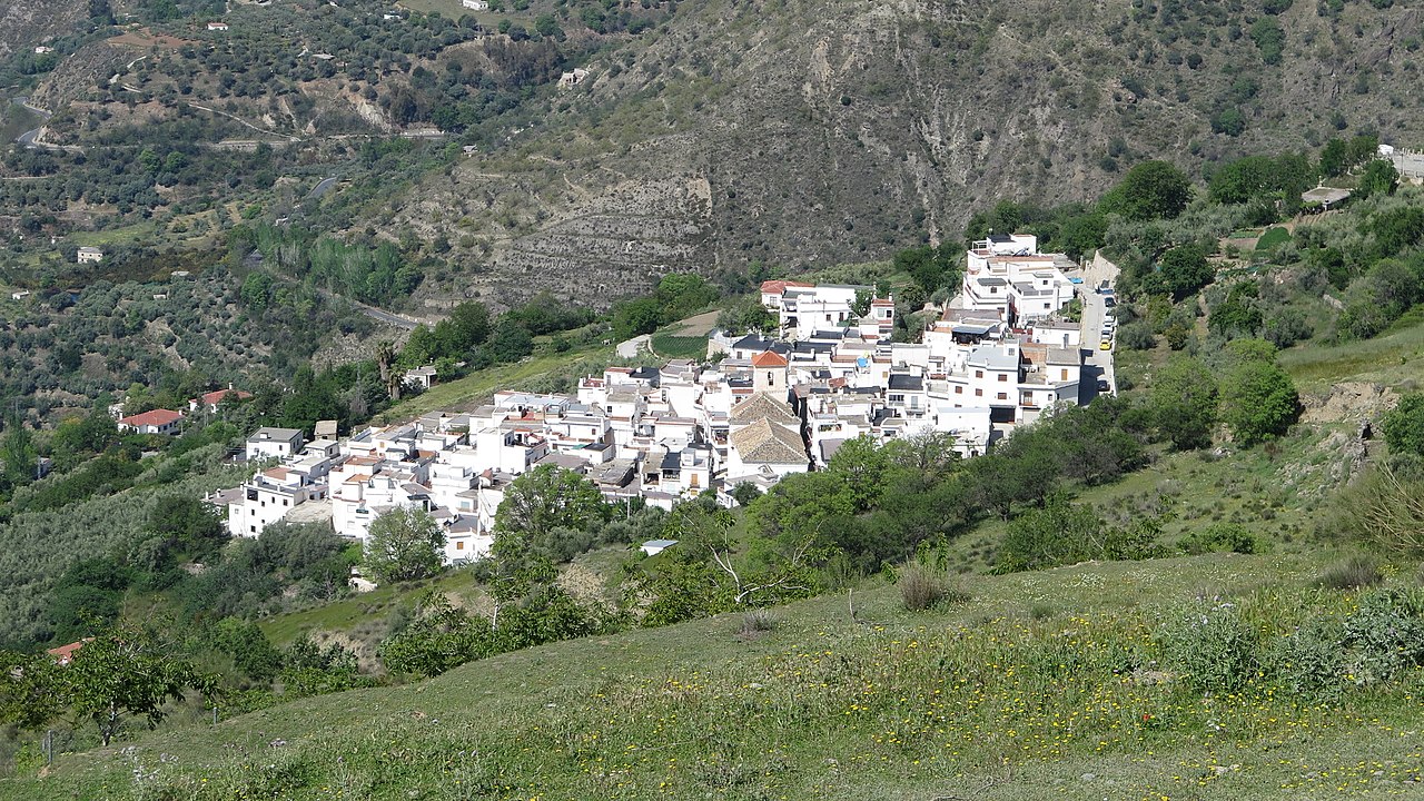 Vista panorámica de Soportújar, el pueblo de las brujas en la Alpujarra Granadina